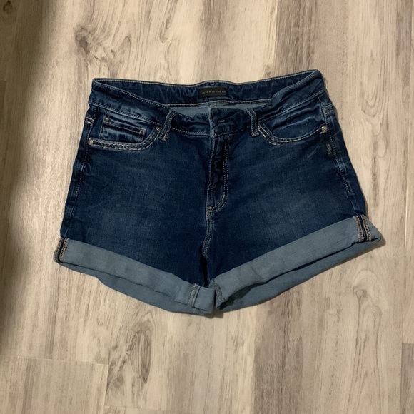 Silver Jeans Pants - Women’s blue Jean shorts made by silver size 28